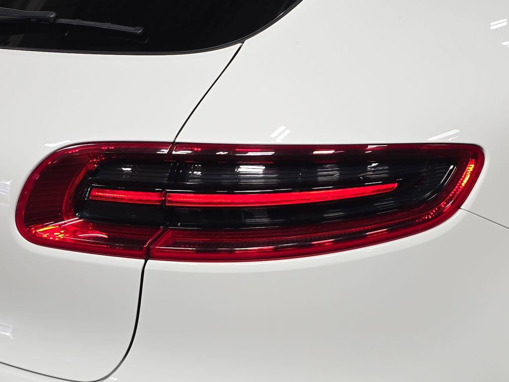 Used 2018 Porsche Macan AWD/4WD image 30