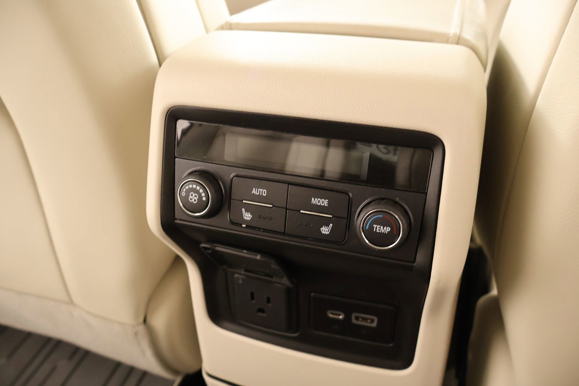 Used 2022 GMC Acadia Denali w/ Trailering Package FWD image 17