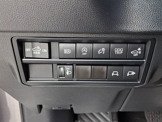 Used 2022 Toyota Tundra SR5 w/ SR5 Convenience Package AWD/4WD image 26