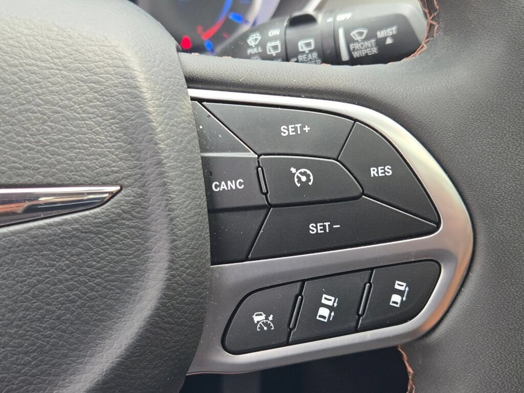 Certified 2024 Chrysler Pacifica Pinnacle FWD image 30