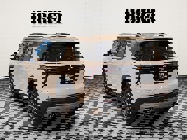 Used 2025 Chevrolet Traverse LT image 5