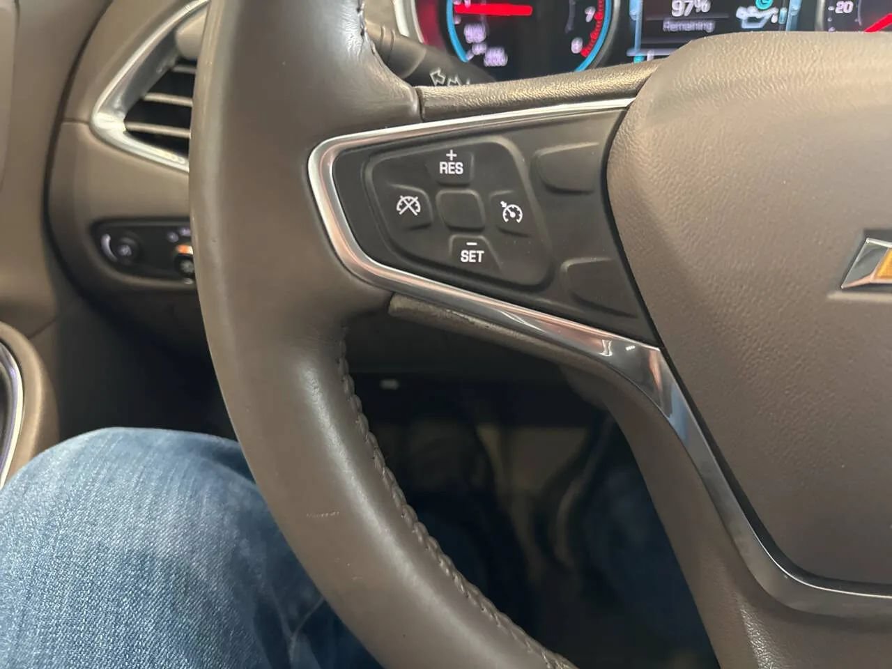 Used 2018 Chevrolet Malibu LT FWD image 34