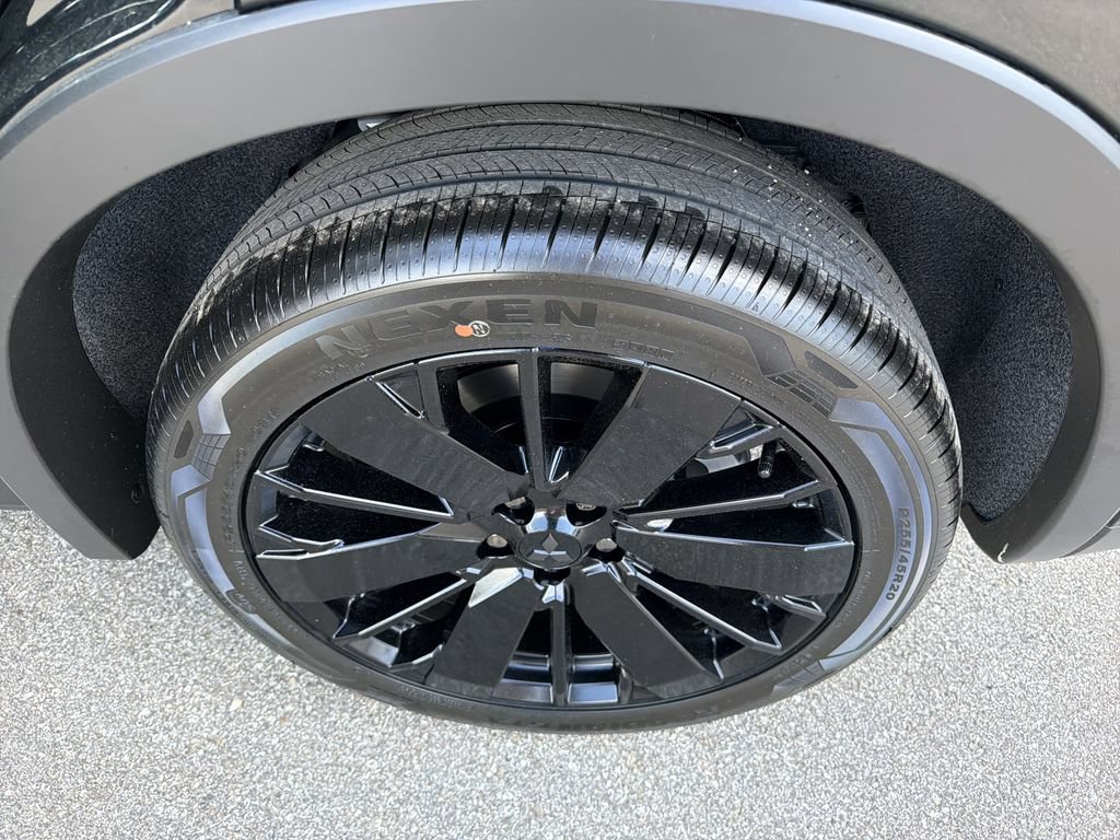 New 2026 Mitsubishi Outlander LE AWD/4WD image 12