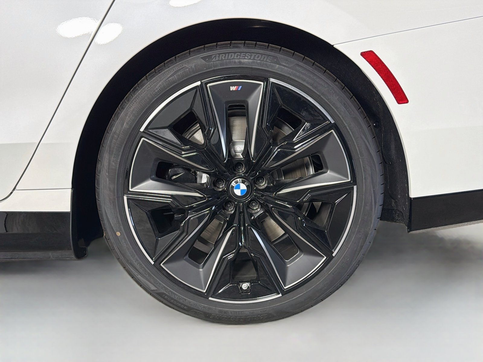 New 2026 BMW 750e xDrive w/ Premium Package AWD/4WD image 33
