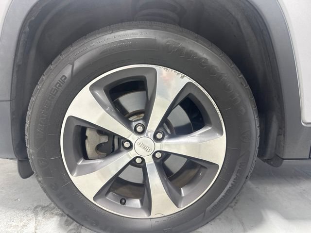 Used 2019 Jeep Cherokee Limited AWD/4WD image 11