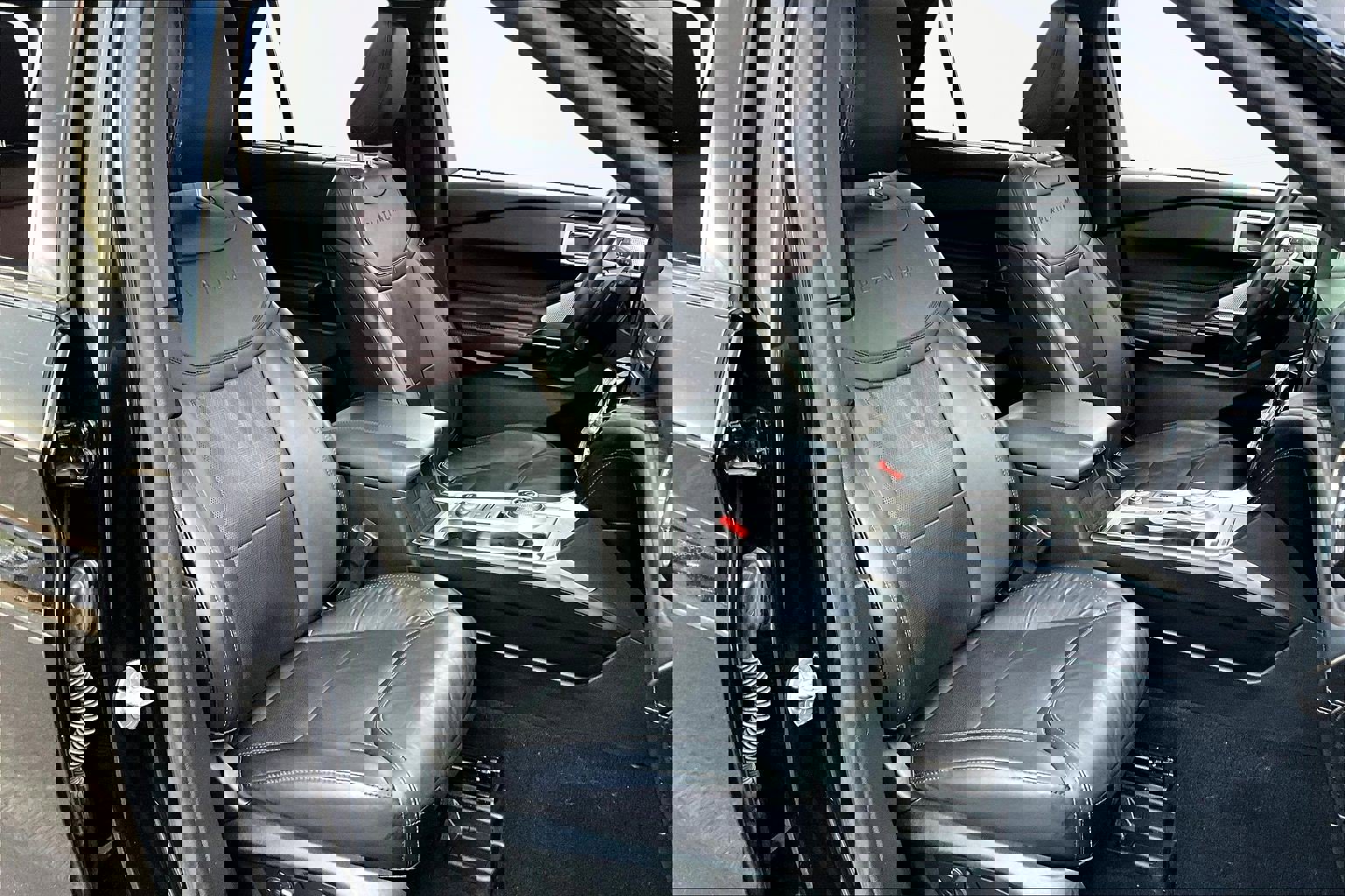 Used 2021 Ford Explorer Platinum w/ Equipment Group 601A image 30