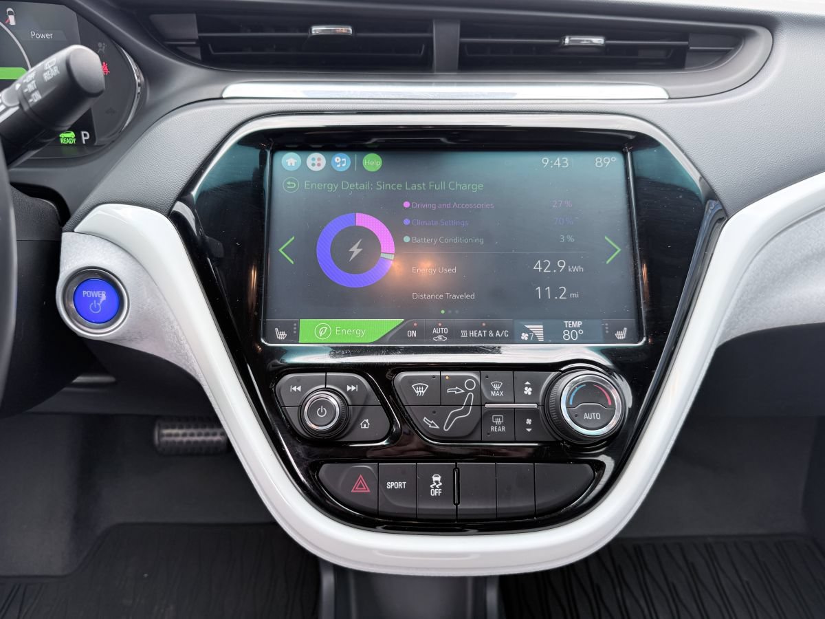 Used 2018 Chevrolet Bolt Premier w/ Driver Confidence II Package FWD image 10
