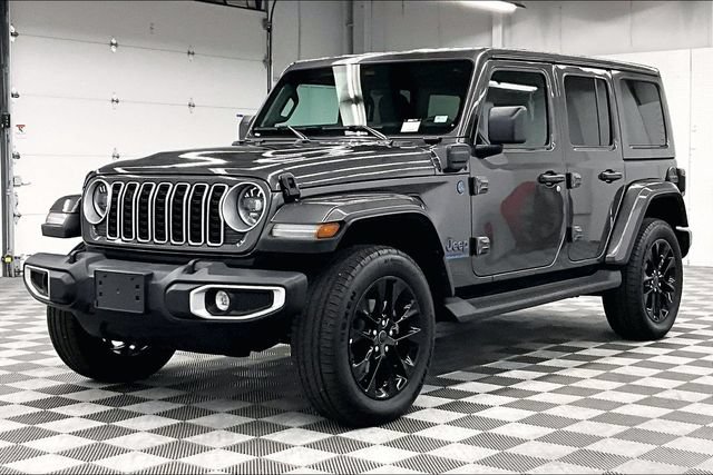 Used 2025 Jeep Wrangler Unlimited Sahara AWD/4WD image 13