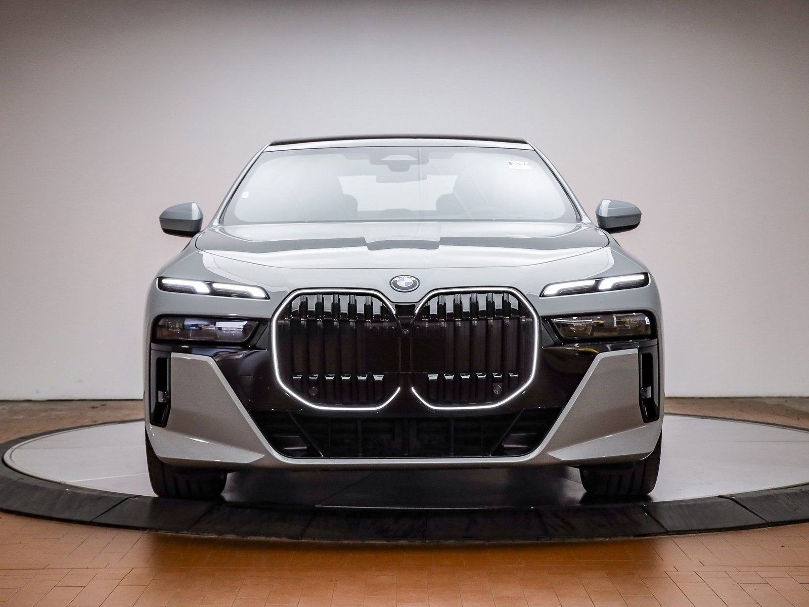 New 2025 BMW i7 xDrive60 w/ Premium Package image 2