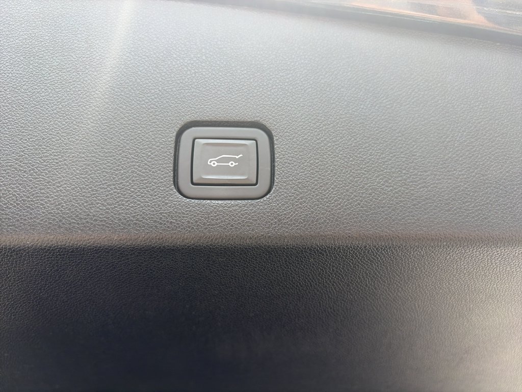 Used 2023 Cadillac XT6 Premium Luxury FWD image 32