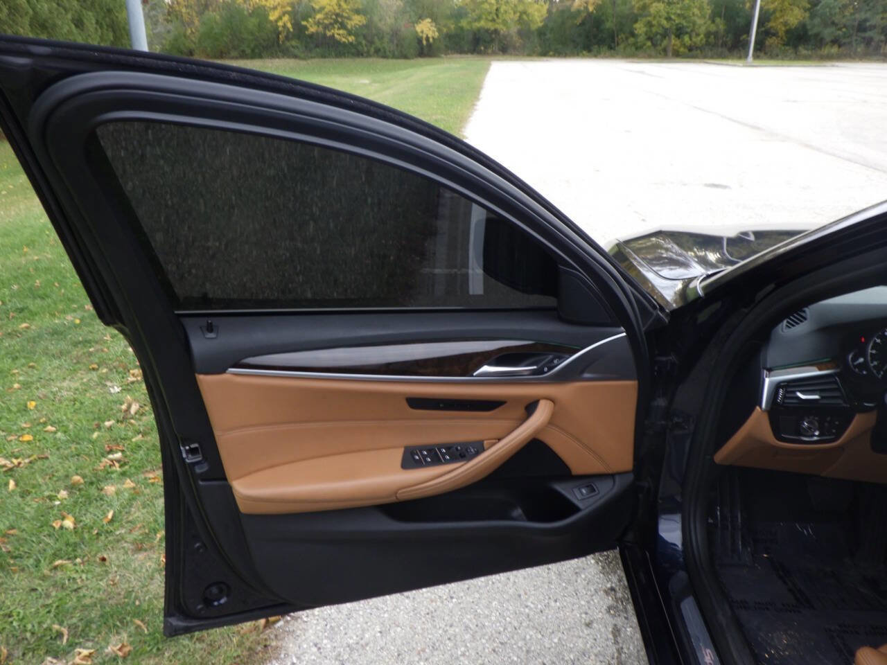 Used 2019 BMW 530i xDrive AWD/4WD image 9