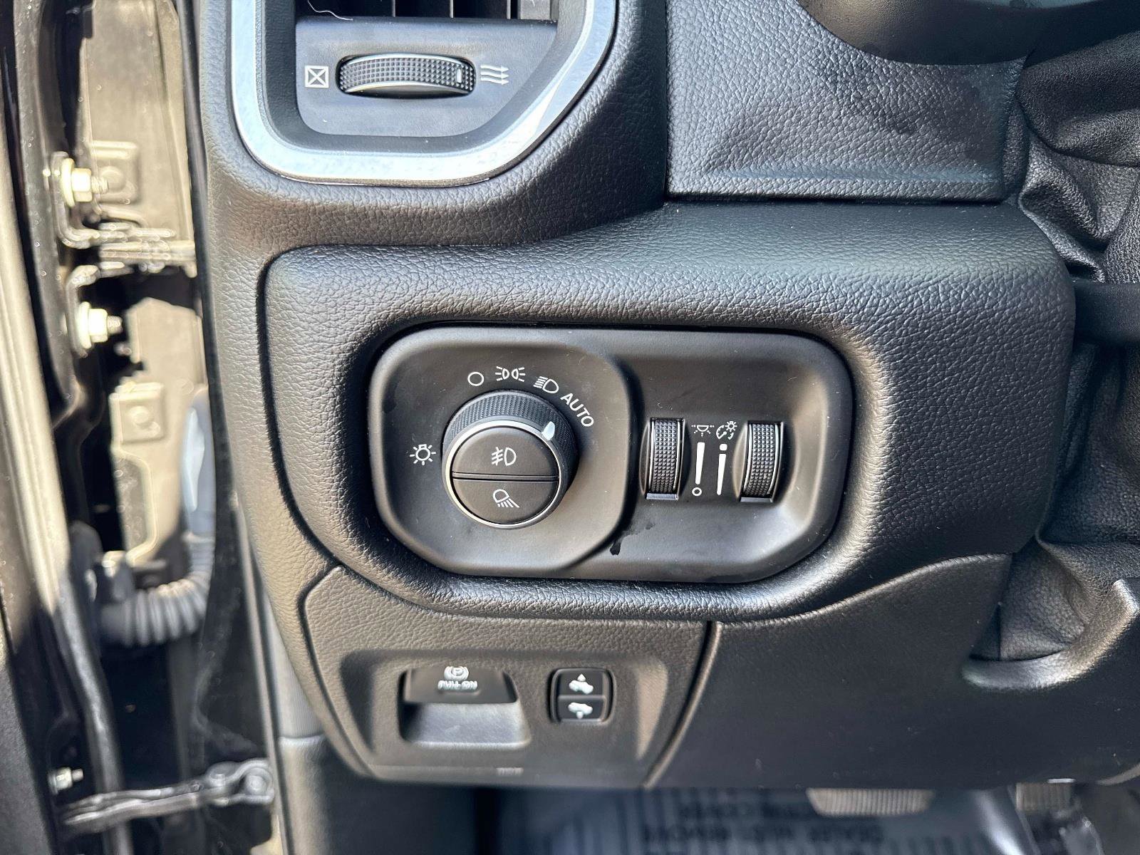 Used 2019 RAM 1500 Laramie image 33