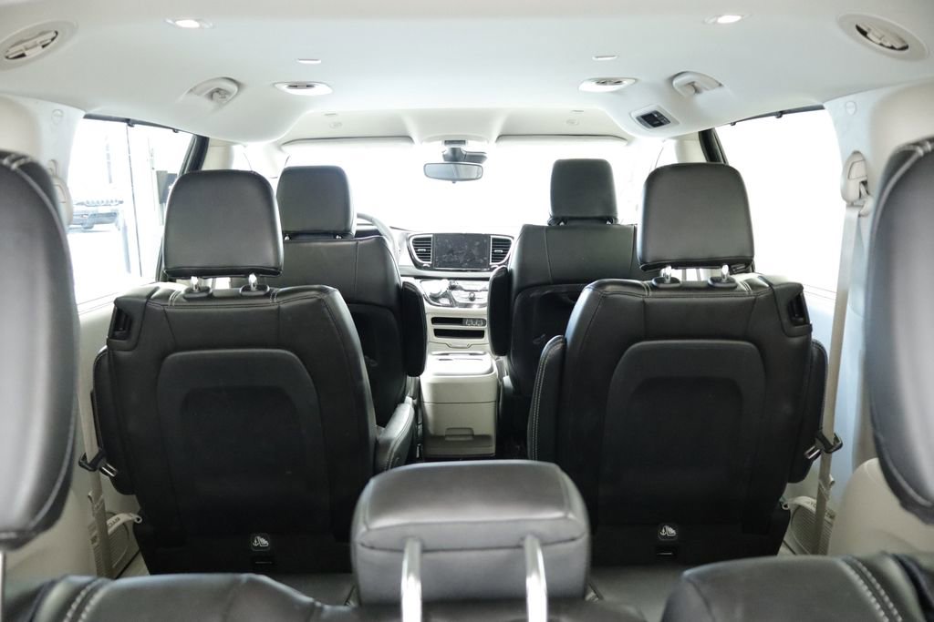 Used 2023 Chrysler Pacifica Touring-L FWD image 21