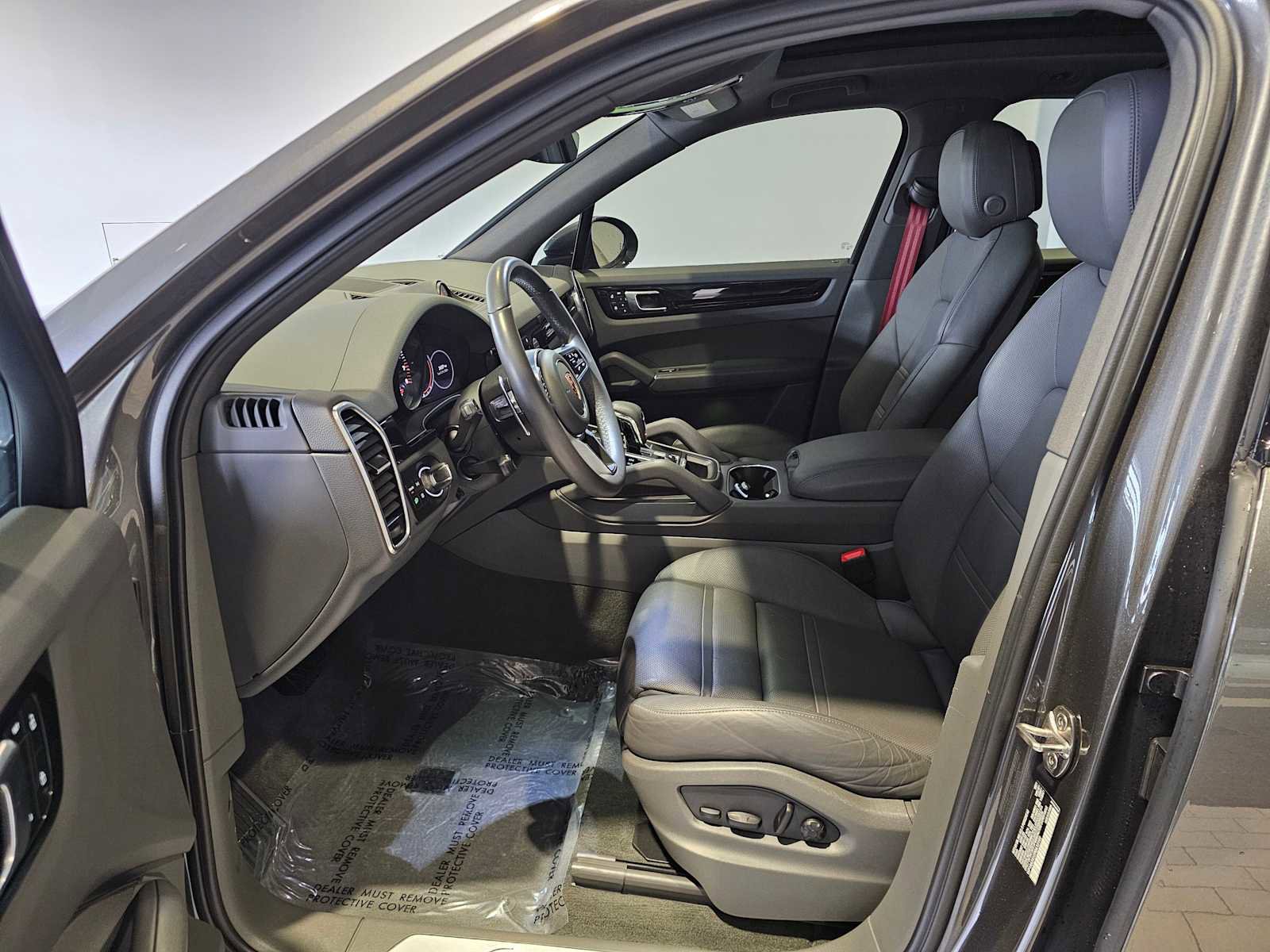 Used 2023 Porsche Cayenne AWD/4WD image 5