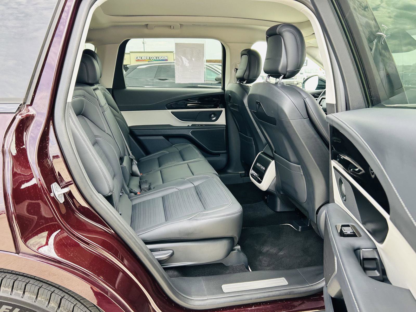 Used 2025 Lincoln Nautilus Reserve AWD/4WD image 40