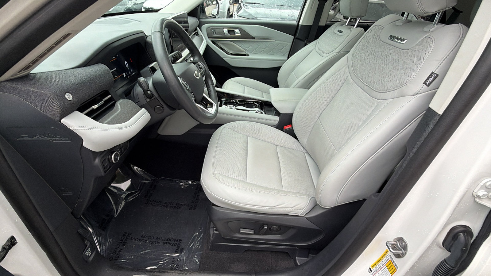 Used 2025 Ford Explorer Platinum w/ Ultimate Package AWD/4WD image 16