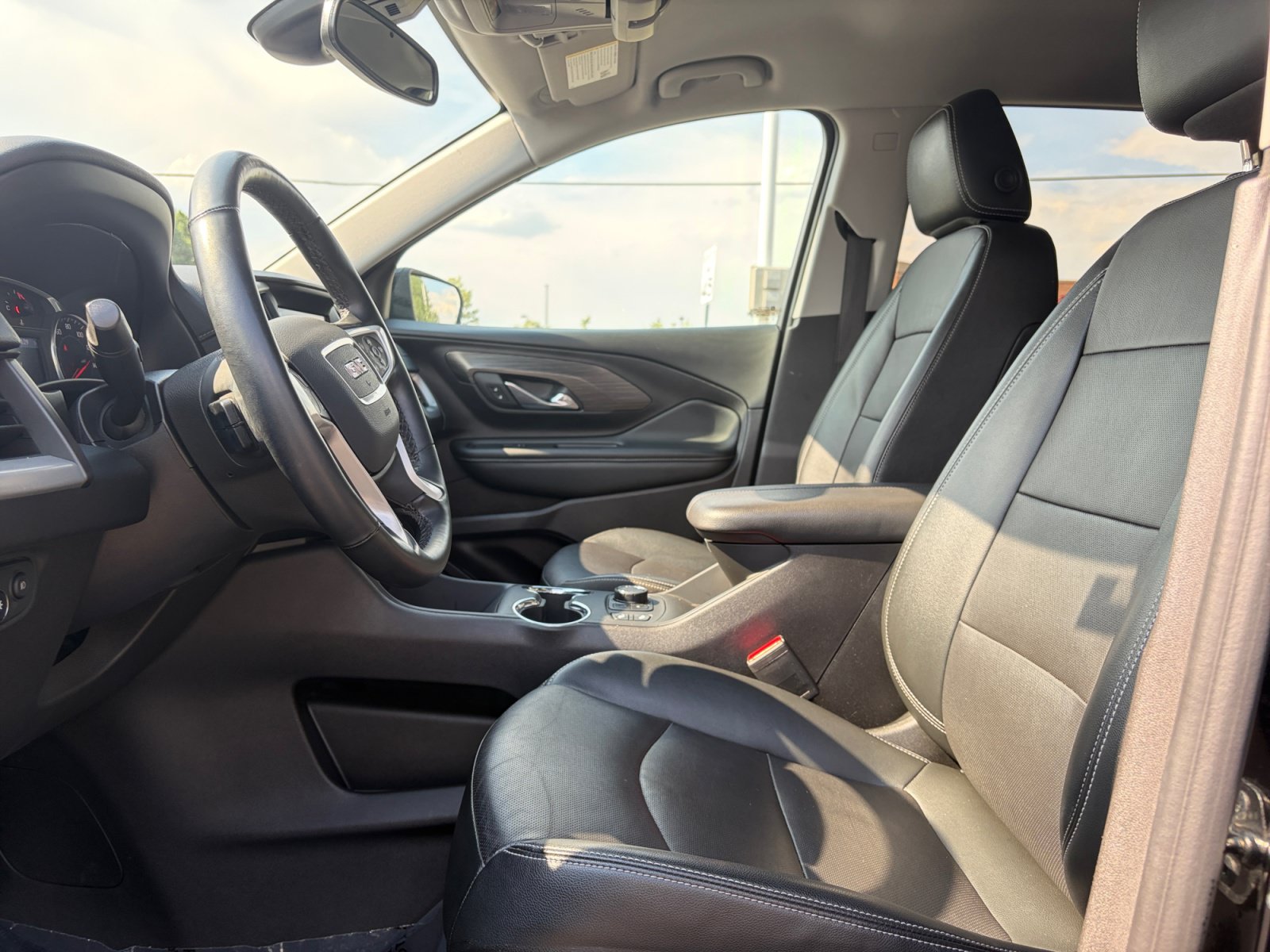 Used 2024 GMC Terrain SLT AWD/4WD image 12