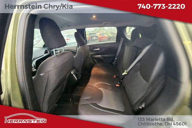 Used 2021 Jeep Cherokee Latitude w/ Mopar Interior Package AWD/4WD image 21