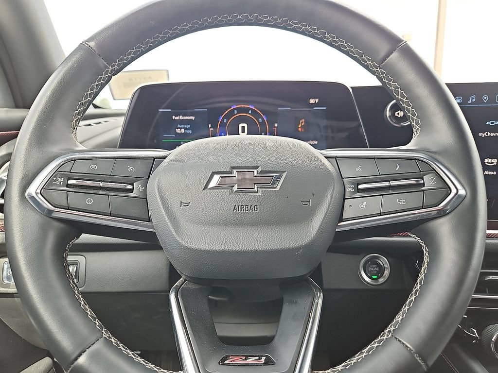 Used 2025 Chevrolet Traverse Z71 AWD/4WD image 19