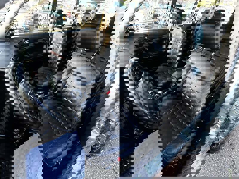 Used 2002 Volkswagen Passat GLX image 3