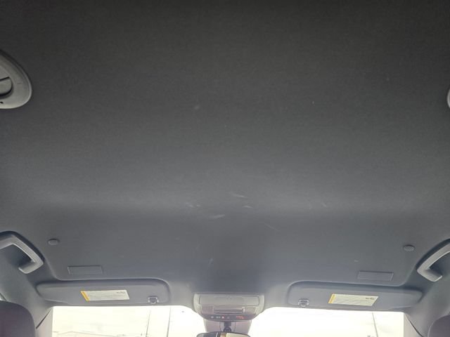 Used 2025 Chevrolet Traverse LT w/ LPO, Floor Liner Package FWD image 40