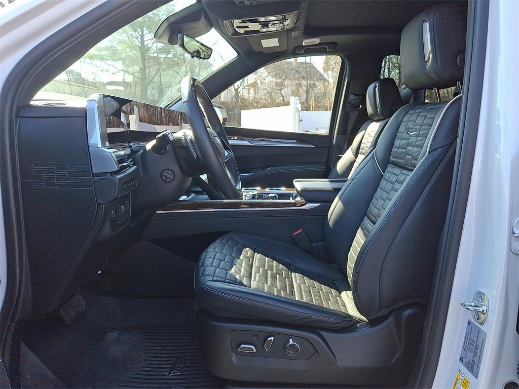 Used 2025 Cadillac Escalade Sport Platinum image 16