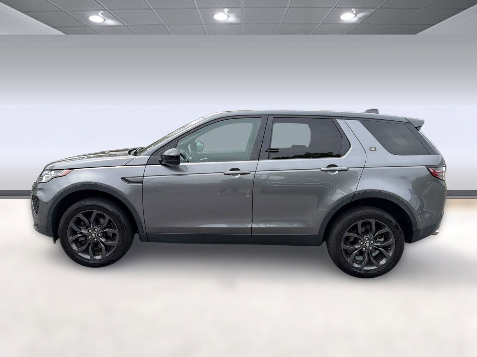 Used 2019 Land Rover Discovery Sport image 2