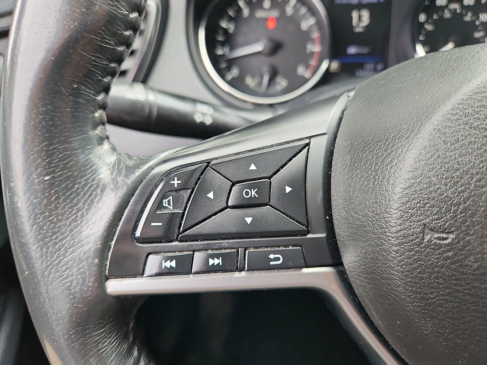 Used 2018 Nissan Rogue SV FWD image 21
