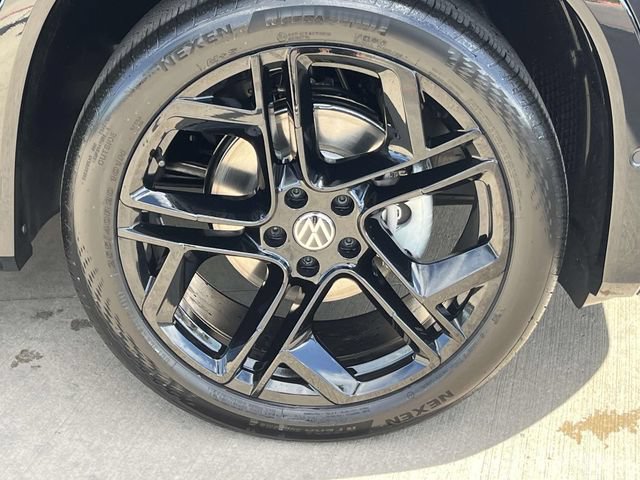 New 2026 Volkswagen Tiguan SE R-Line FWD image 3