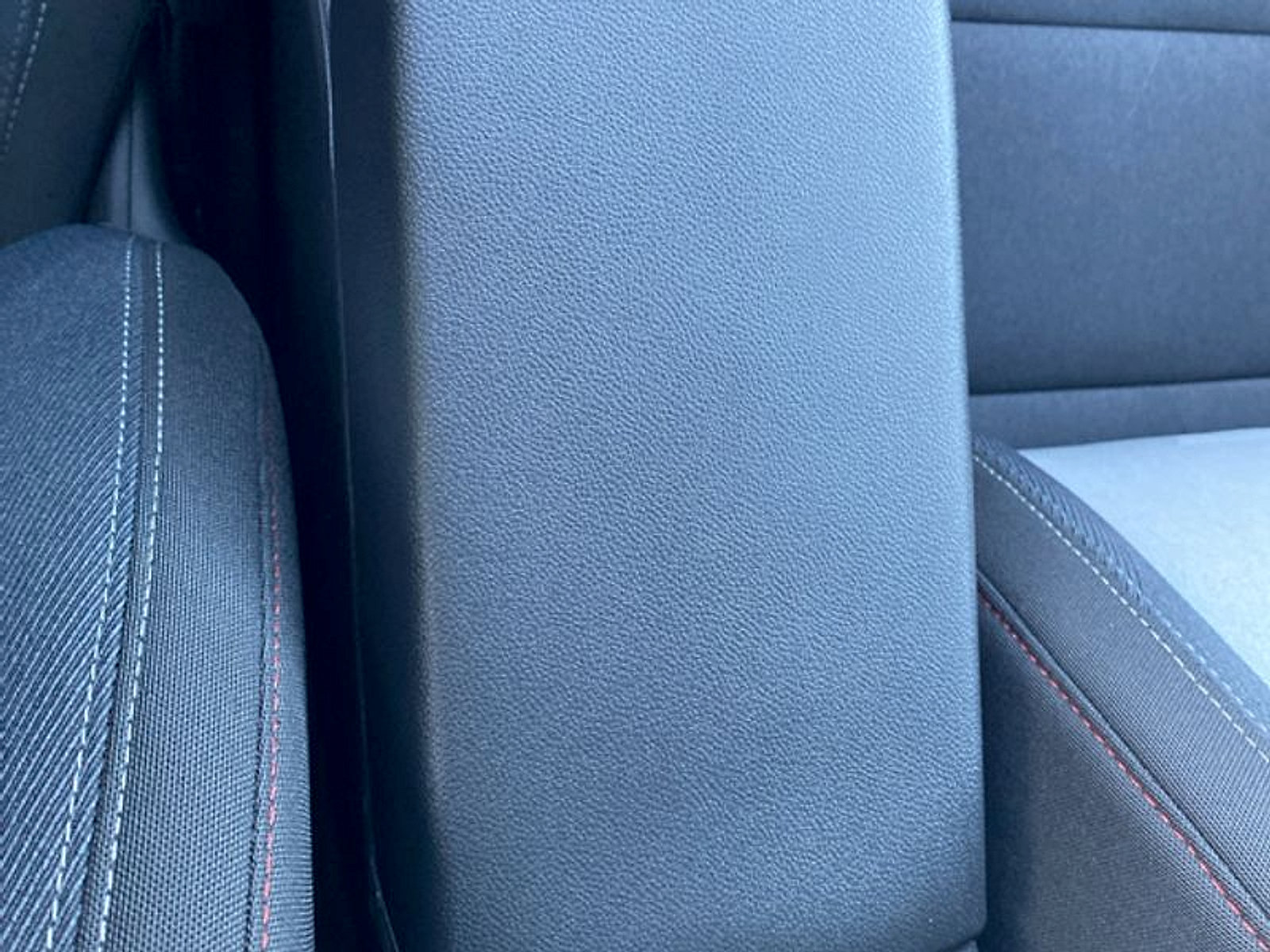 New 2026 Chevrolet Trax RS w/ Sunroof Package FWD image 32