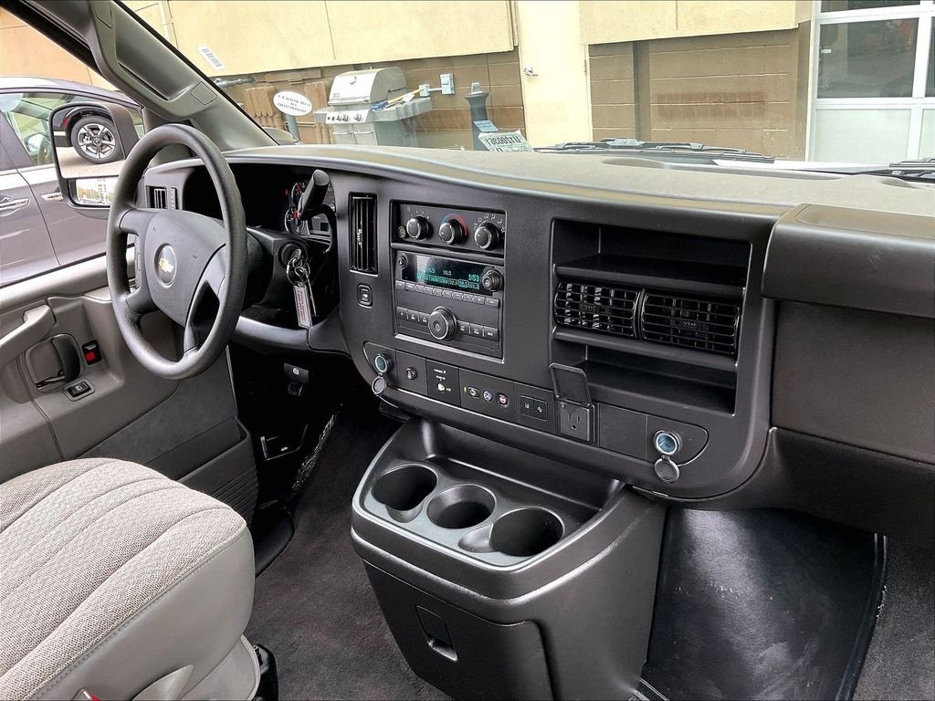 Used 2025 Chevrolet Express 3500 LT w/ LT Preferred Equipment Group RWD image 14