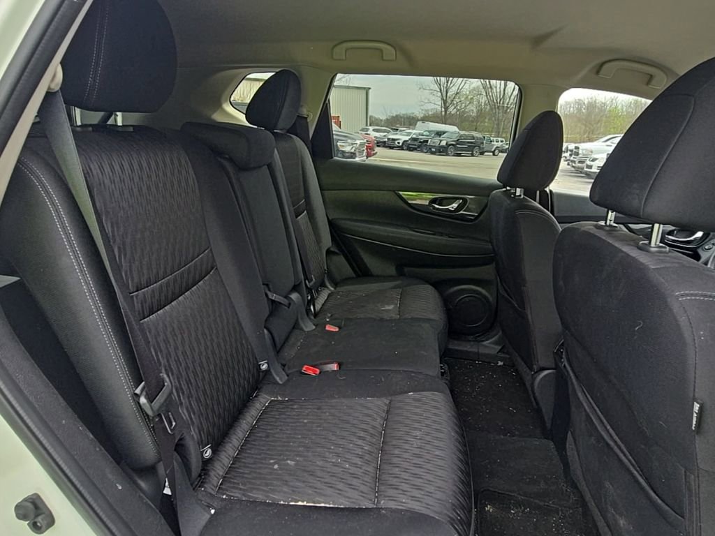 Used 2020 Nissan Rogue SV image 18