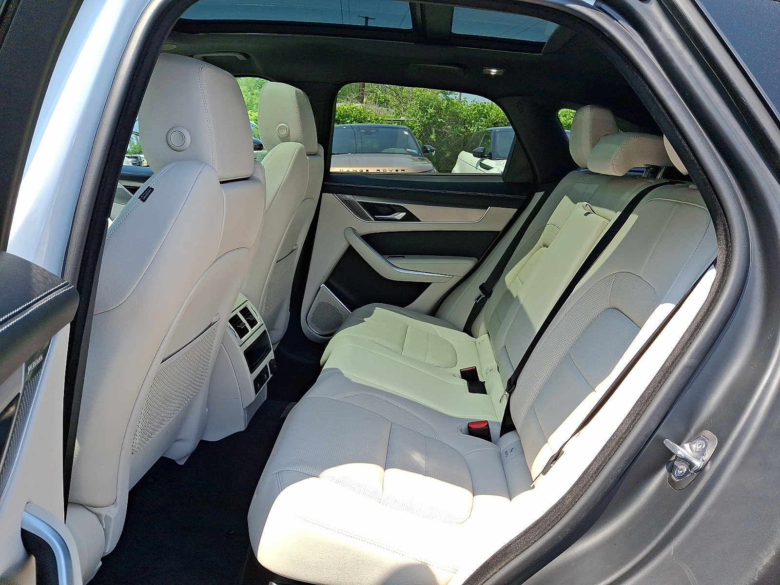 Used 2026 Jaguar F-PACE R-Dynamic S AWD/4WD image 5