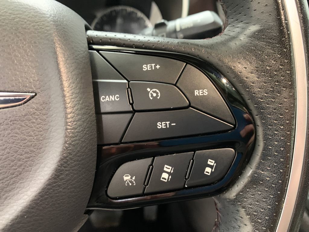 Used 2020 Chrysler Pacifica Limited FWD image 16