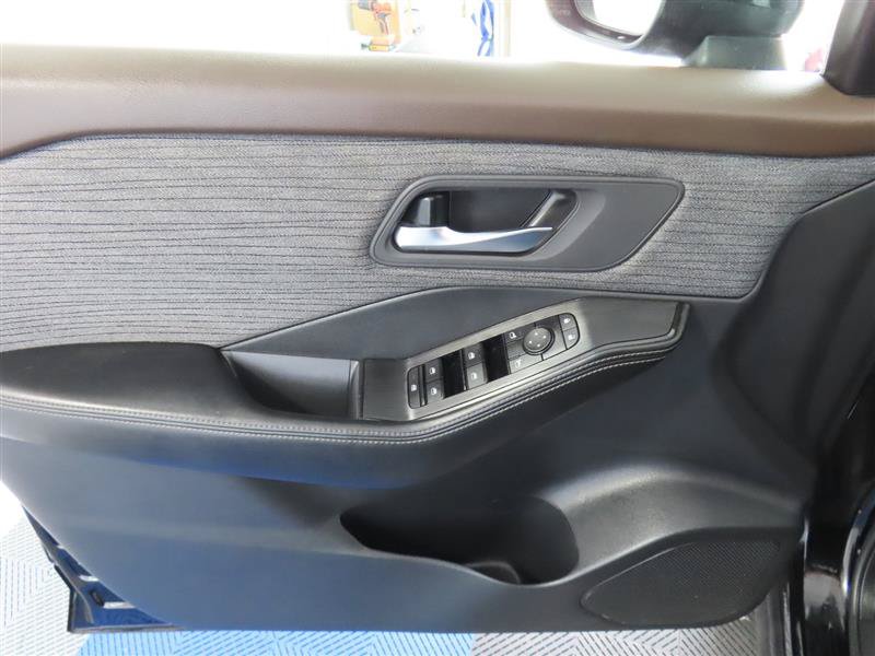 Used 2023 Nissan Rogue SV AWD/4WD image 15
