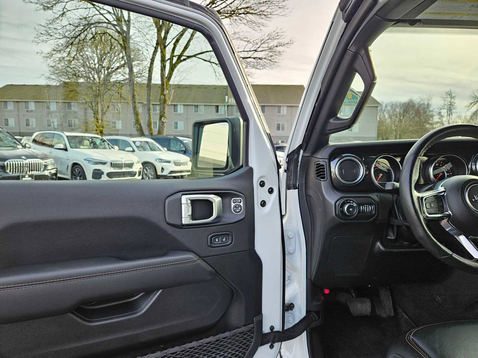 Used 2022 Jeep Wrangler Unlimited Rubicon w/ Xtreme Recon 35" Tire Package image 23