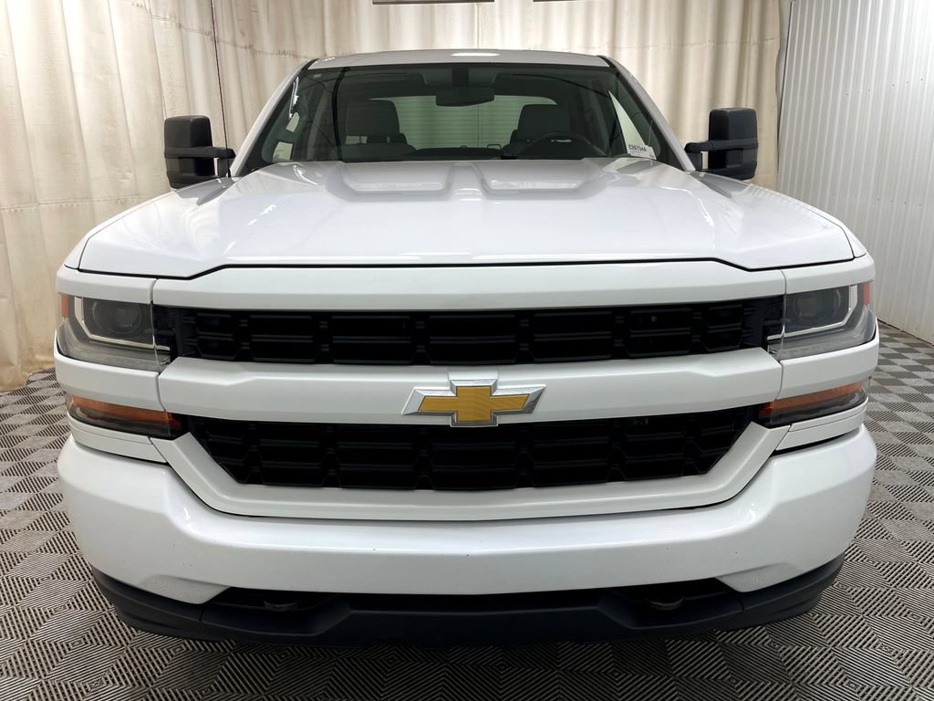 Used 2017 Chevrolet Silverado 1500 Custom w/ Custom Convenience Package AWD/4WD image 2