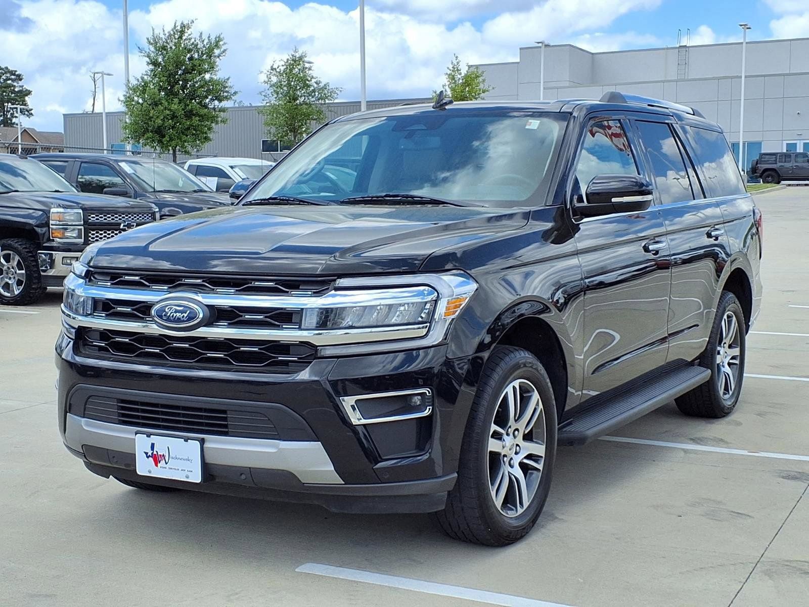 Used 2024 Ford Expedition Limited AWD/4WD image 3