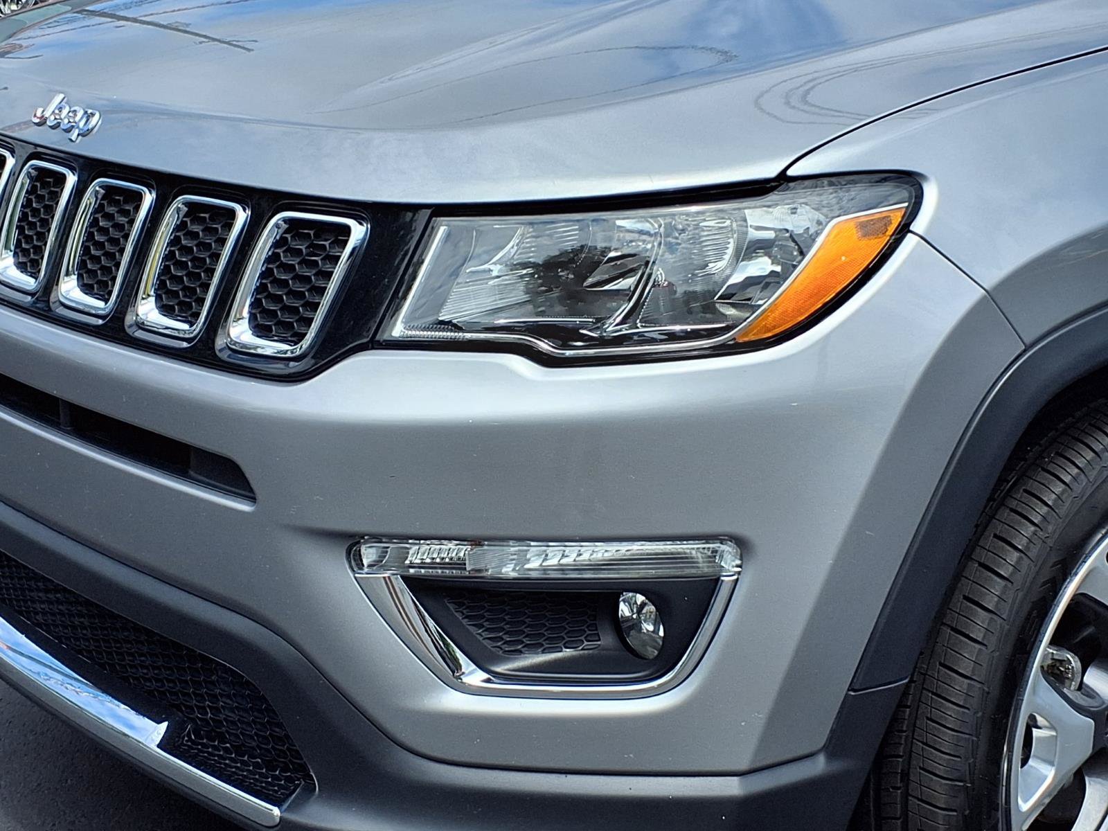 Used 2019 Jeep Compass Limited AWD/4WD image 28