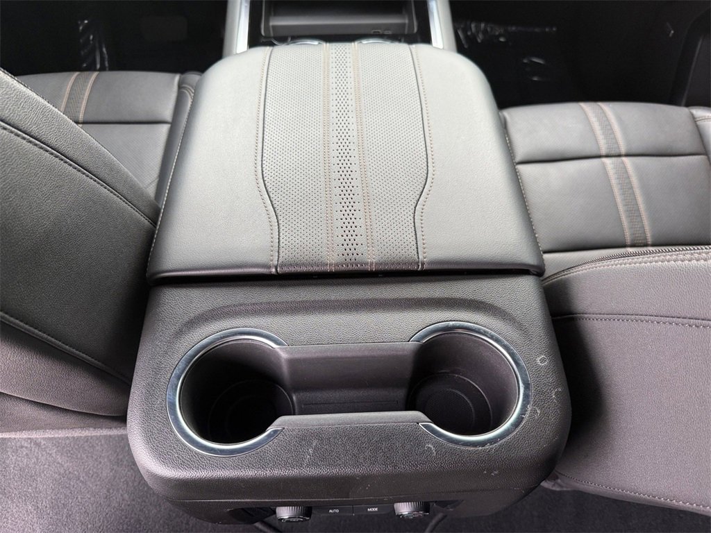 Certified 2025 Chevrolet Suburban High Country image 16