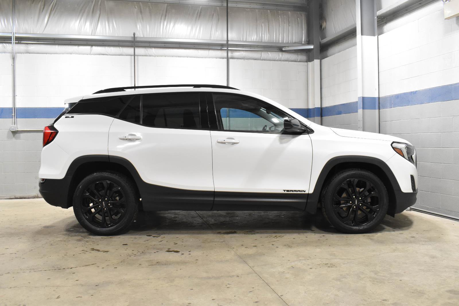 Used 2020 GMC Terrain SLE w/ Elevation Edition FWD image 26