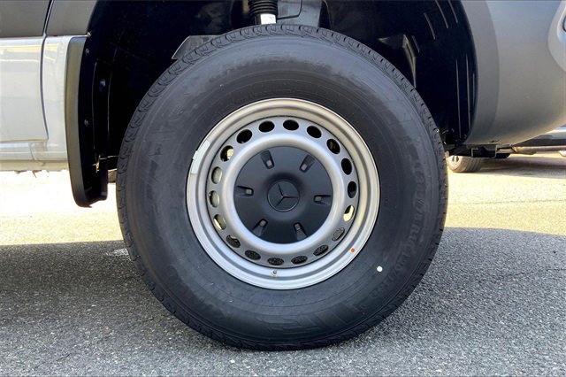 Used 2024 Mercedes-Benz Sprinter 2500 image 9