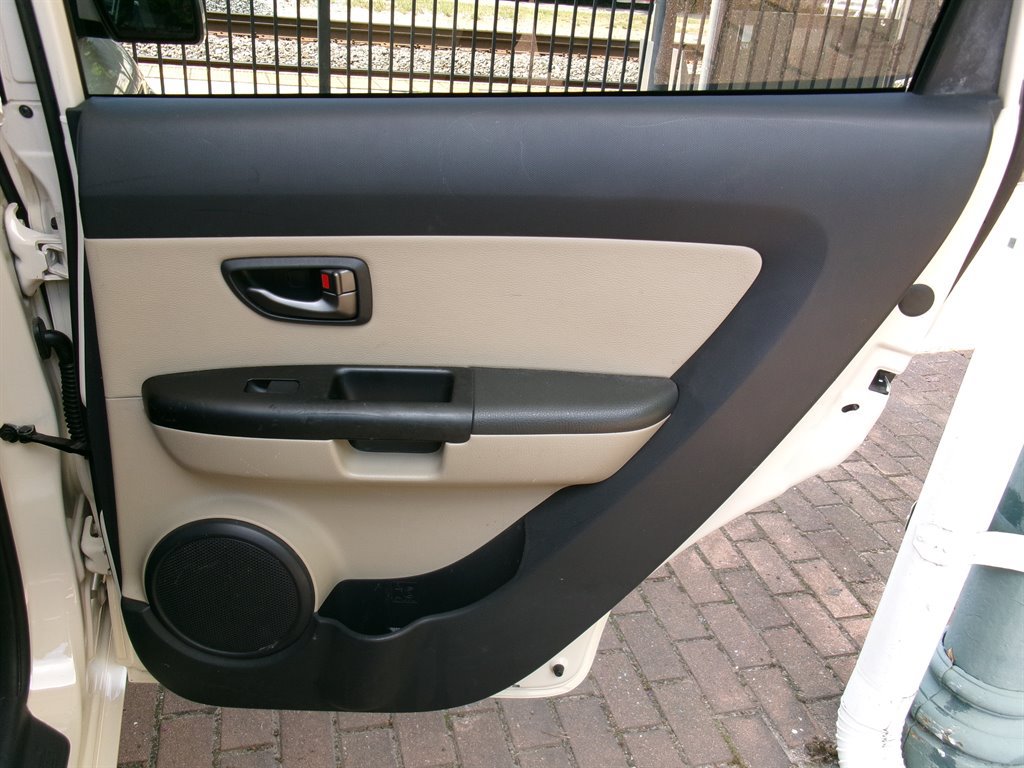 Used 2011 Kia Soul ! FWD image 24