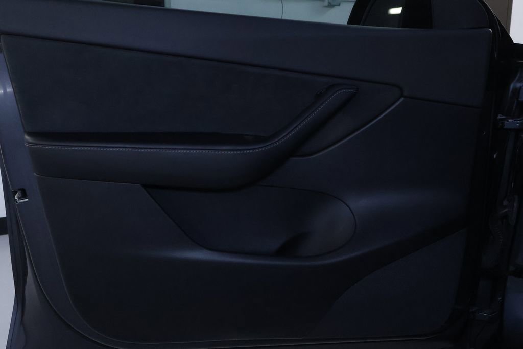 Used 2021 Tesla Model Y Long Range image 12