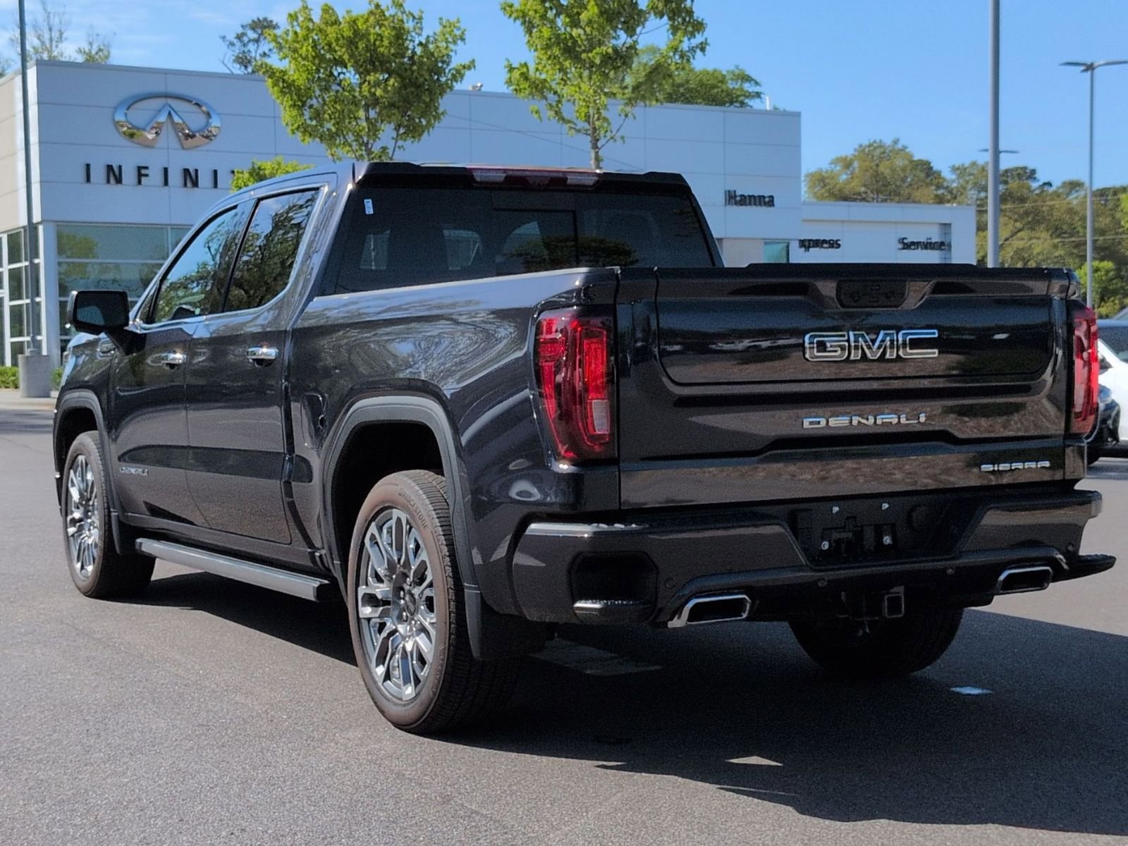 Used 2024 GMC Sierra 1500 Denali Ultimate AWD/4WD image 5
