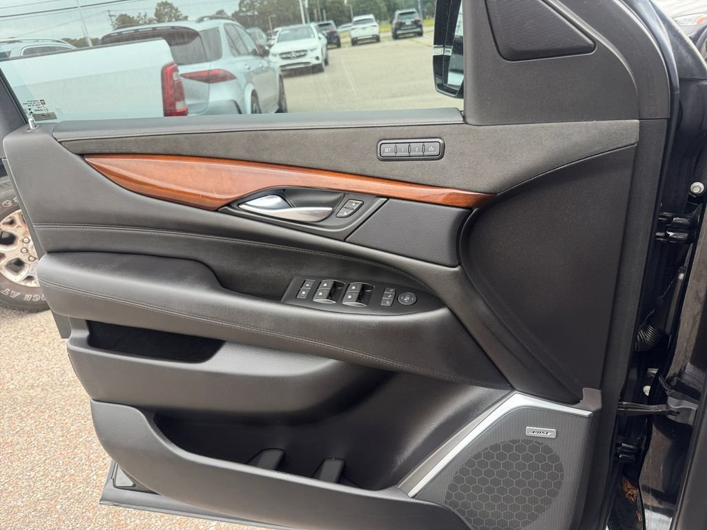 Used 2018 Cadillac Escalade Luxury RWD image 15