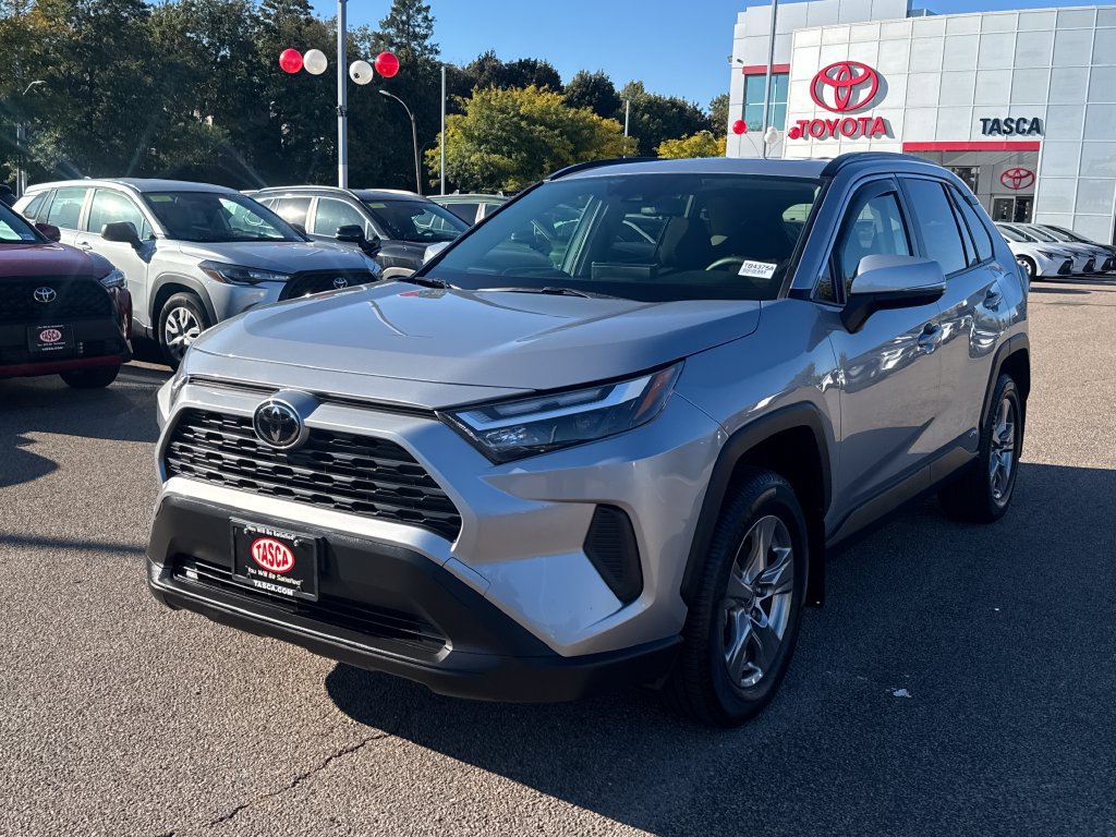 Used 2025 Toyota RAV4 XLE w/ Convenience Package AWD/4WD image 3