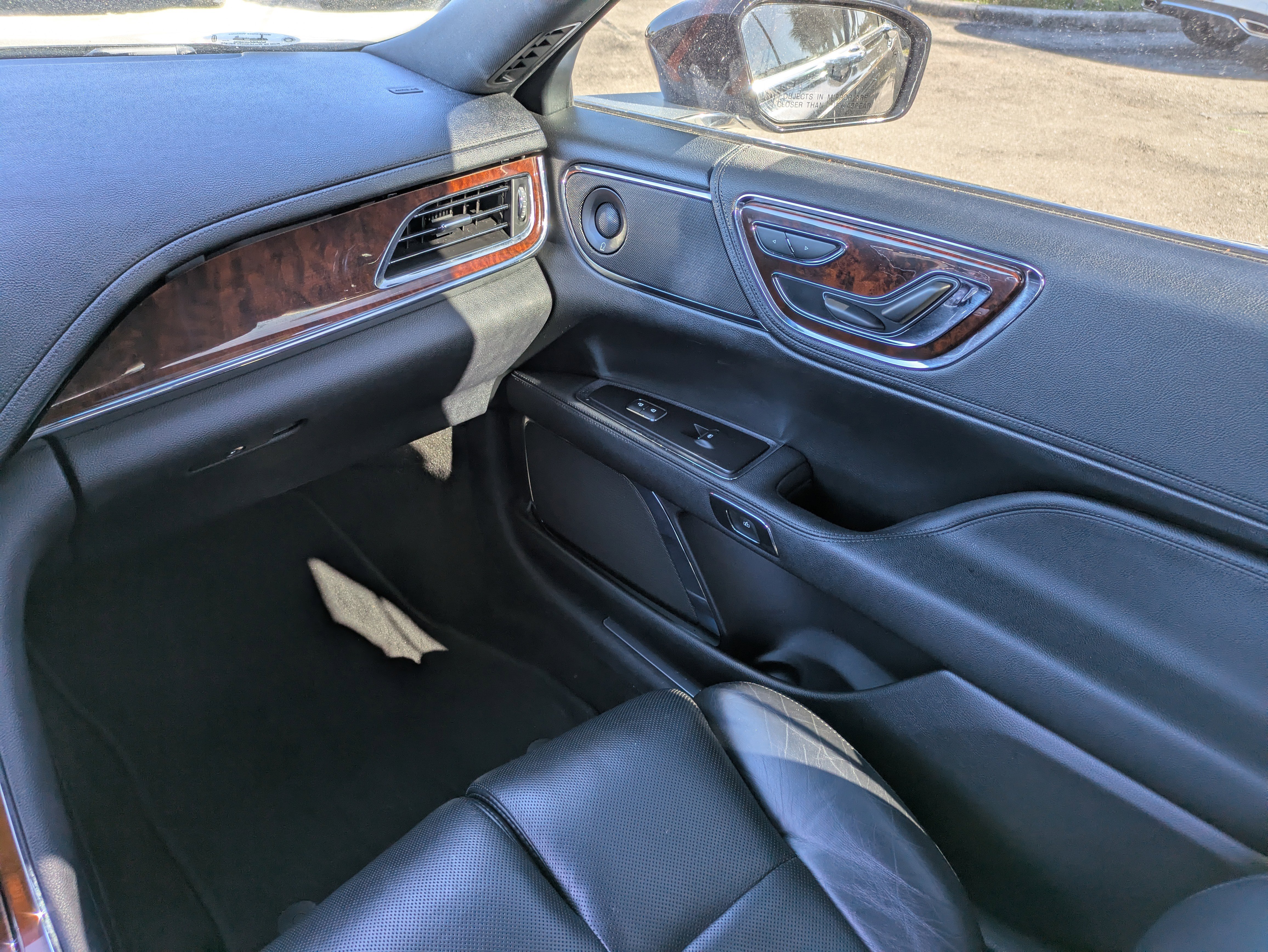 Used 2020 Lincoln Continental AWD w/ Premium Package image 17