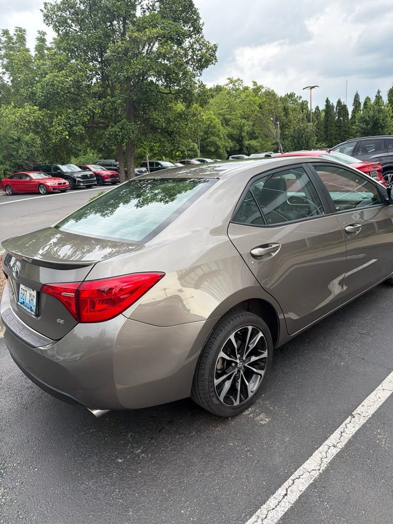 Used 2017 Toyota Corolla SE w/ Carpet Mat Package (TMS) FWD image 5