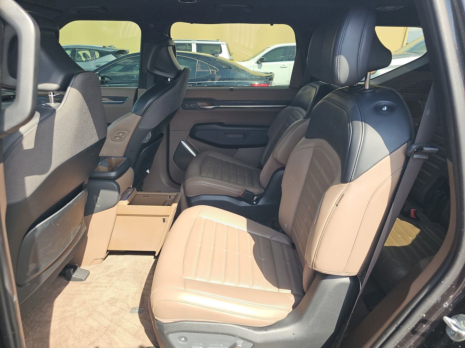 Used 2024 Kia EV9 Land image 18